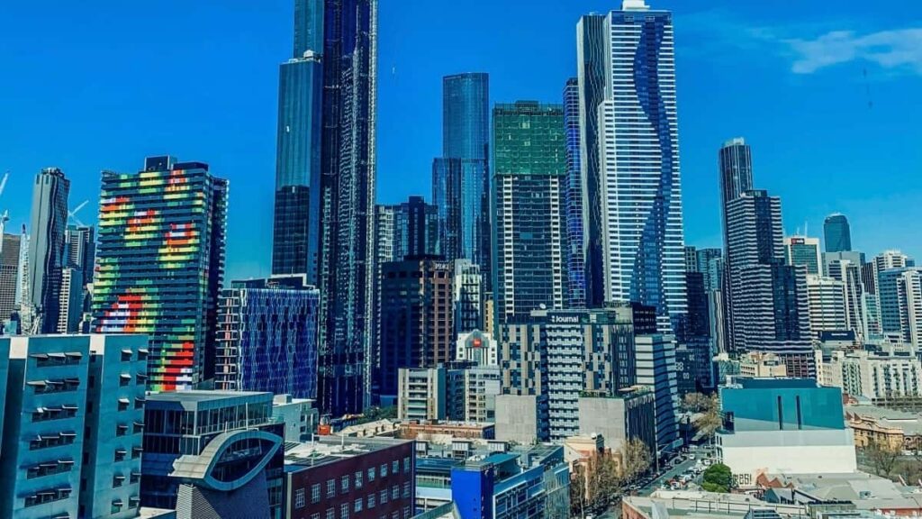 Cómo los Facebook influencers en Colombia colaboran con marcas de España