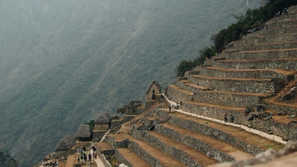 Descubre como conectar con creadores vietnamitas en Moj para obtener resenas autenticas que impacten tus campanas en Colombia.