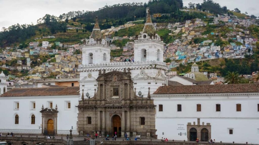 Guia practica para anunciantes en Colombia: como identificar y trabajar con creadores relacionados con Netflix en Rumania para impulsar destinos turisticos.