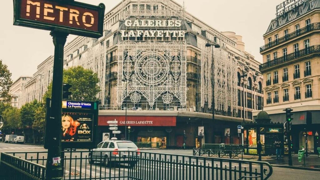 Guia practica para anunciantes en Colombia: como localizar creadores de Costa de Marfil en eBay y convertir seguidores en compradores usando tacticas locales, AI y pagos mas rapidos.