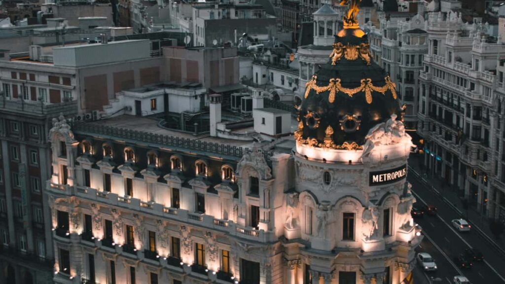 Estrategia practica para anunciantes en Colombia: donde buscar y como colaborar con creadores de YouTube en Uzbekistan para audiencias nicho en 2025.