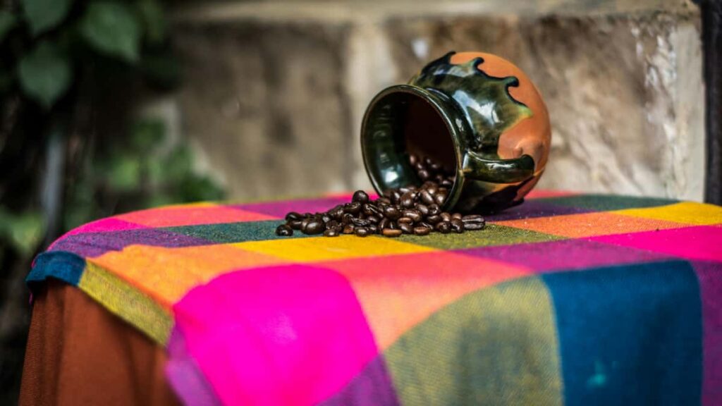 Guia practica para creadores colombianos que quieren conectar con marcas de Camboya en Taobao y convertirlas en inscripciones a cursos online. Estrategias, herramientas y pasos accionables.