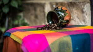 Guia practica para creadores colombianos que quieren conectar con marcas de Camboya en Taobao y convertirlas en inscripciones a cursos online. Estrategias, herramientas y pasos accionables.