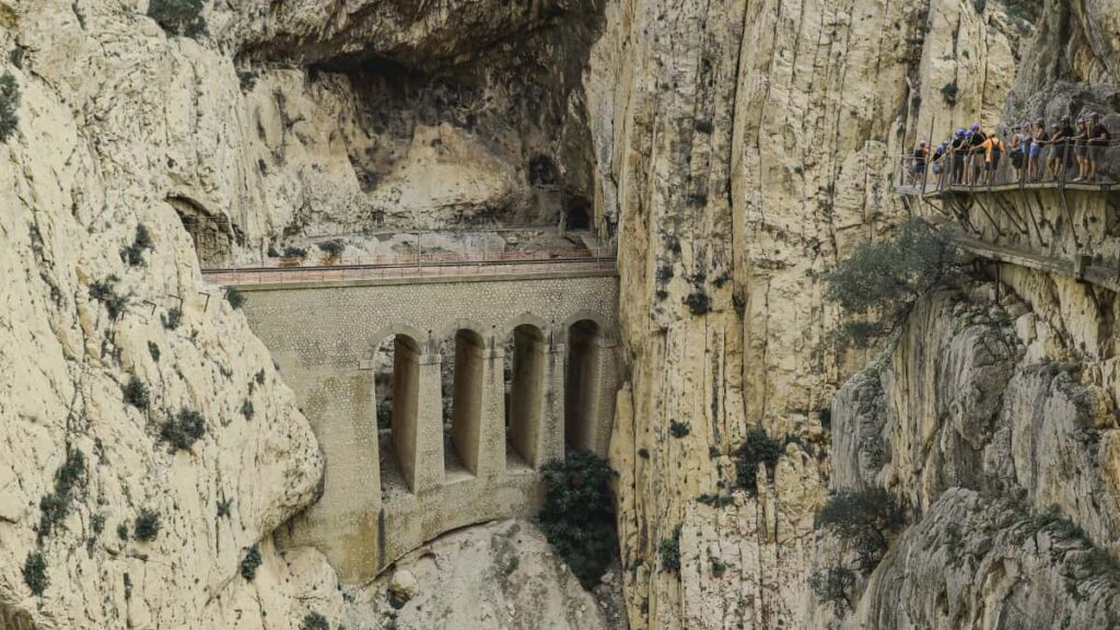 Guia practica para marcas en Colombia sobre como identificar y contratar creadores italianos en Rumble para lanzar challenges fitness liderados por creadores.