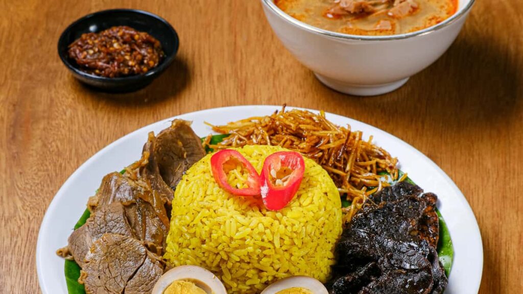 Estrategia paso a paso para que creadores en Colombia alcancen marcas de Eslovenia via KakaoTalk y consigan PR packages para unboxings y resenas.