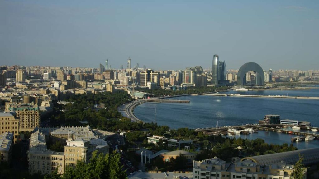 Guia practica para creadores en Colombia que quieren colaborar con marcas rumanas en OnlyFans usando giveaways, con tacticas, riesgos y ejemplos reales.