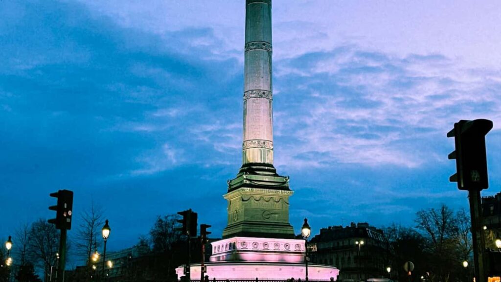 Guia practica para creadores en Colombia sobre como encontrar y contactar marcas de Laos en Threads y co-crear looks con sus productos.