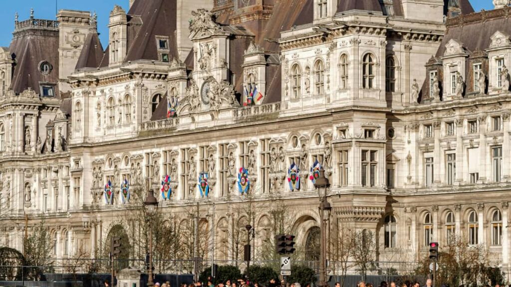 Guia practica para creadores en Colombia: como localizar y pitchar marcas japonesas en Takatak, convertir colaboraciones en contenido de seguimiento y mantener a tus fans enganchados.