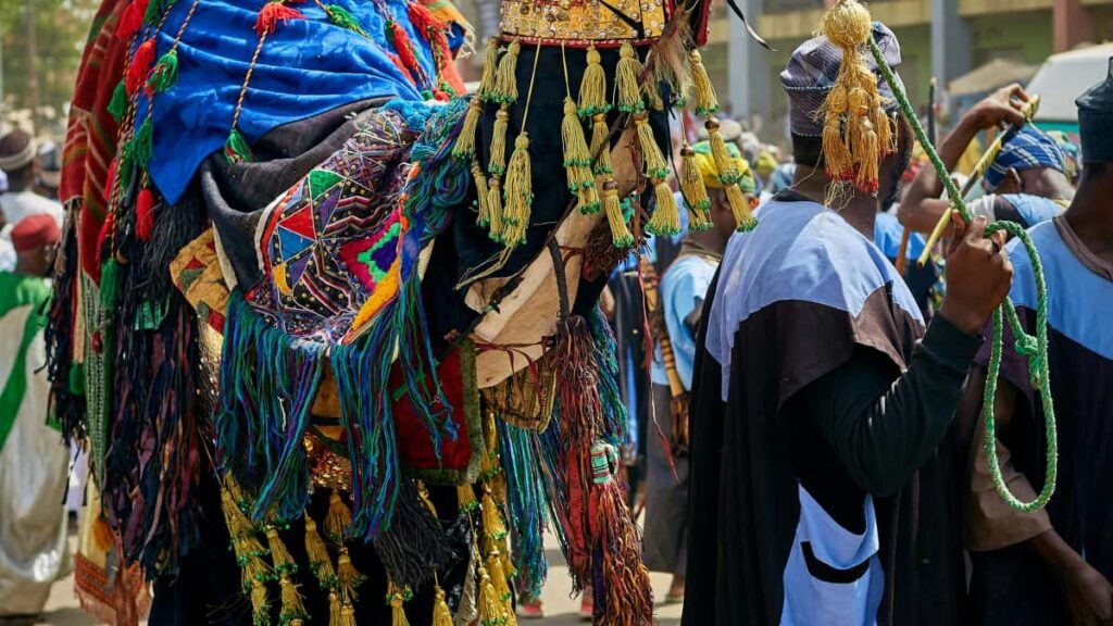 Guia practica para creadores en Colombia: como identificar, contactar y coordinar con marcas etiopes en Taobao para videos de unboxing, logistica y mejores tacticas de pitch.