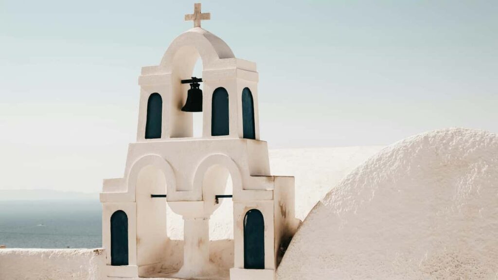 Guia practica para anunciantes en Colombia: como identificar, contratar y escalar con creadores brasilenos en Roposo para impulsar product-led growth.