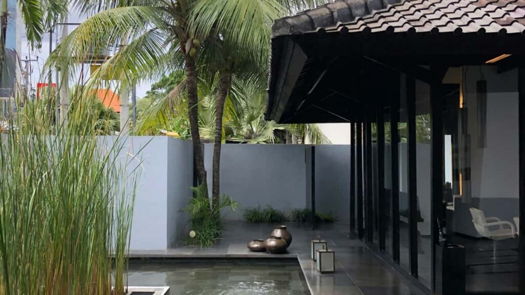 Guia practica para anunciantes en Colombia sobre como encontrar y colaborar con creadores de TikTok en Eslovenia para vlogs de eventos presenciales, con tacticas, herramientas y riesgos.