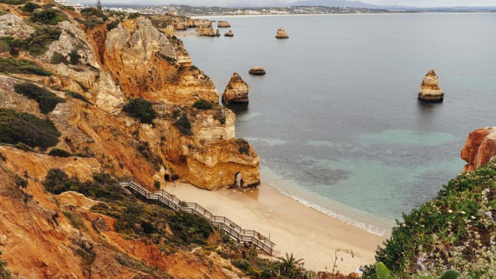 Guia practica para anunciantes en Colombia: como identificar y activar creadores hungaros en Telegram para aumentar descargas de tu app con tacticas, metricas y riesgos.