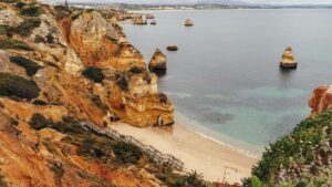 Guia practica para anunciantes en Colombia: como identificar y activar creadores hungaros en Telegram para aumentar descargas de tu app con tacticas, metricas y riesgos.